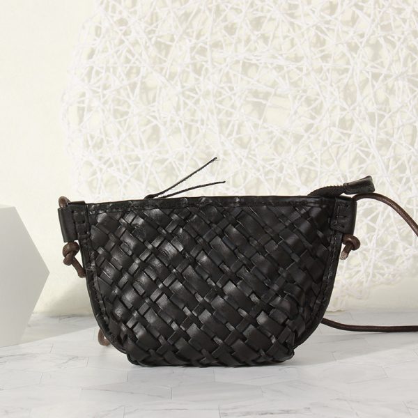 A niche woven crossbody women's bag - Image 3