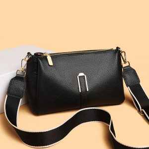 Fashionable and versatile large capacity shoulder bag