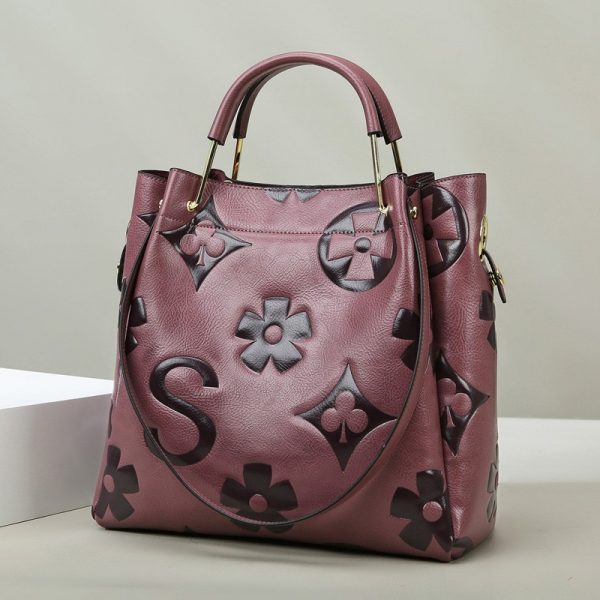 Fashionable embossed shoulder bag - Image 3