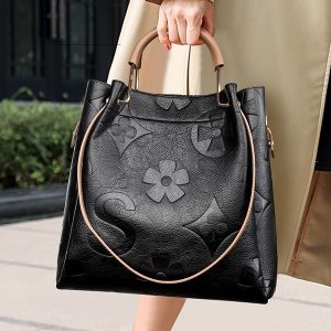 Fashionable embossed shoulder bag