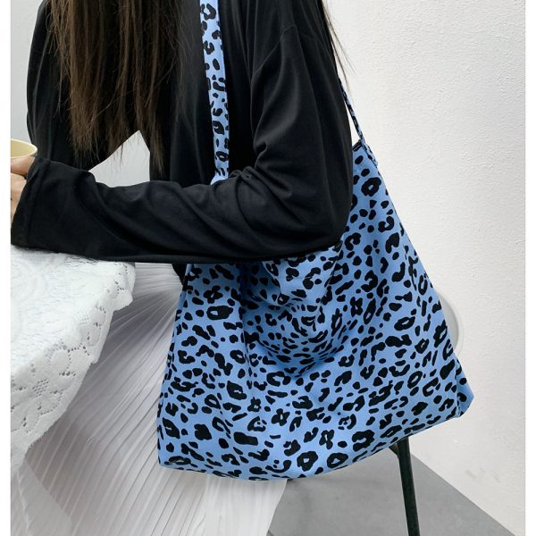 Fashionable corduroy leopard print diagonal cross bag - Image 3